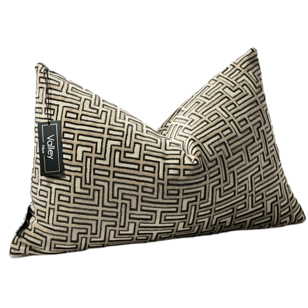 Knotted Lines Lumbar